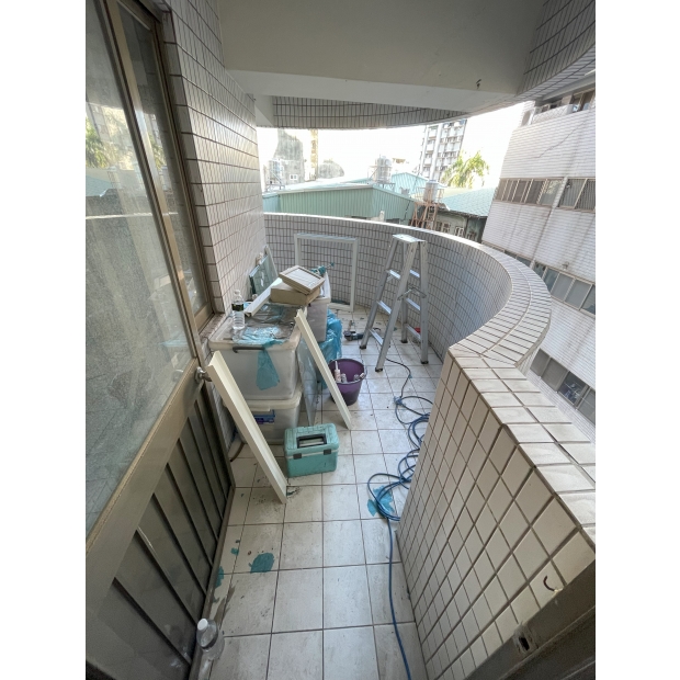 陽台上氣密窗/木作開放櫃/水電拉線燈具洗手槽/房間系統櫃規劃