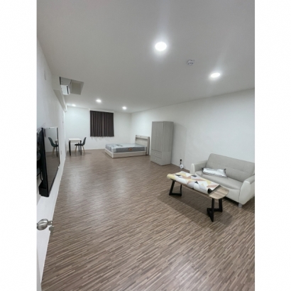 拆除,木作隔間天花,塑膠地板,泥作浴室翻新,空調,鐵件欄杆,油漆,系統廚具,及弱電與家具家電